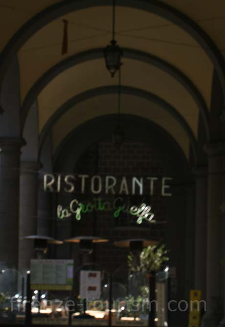 Das restaurant la grotta guelfa florenz foto