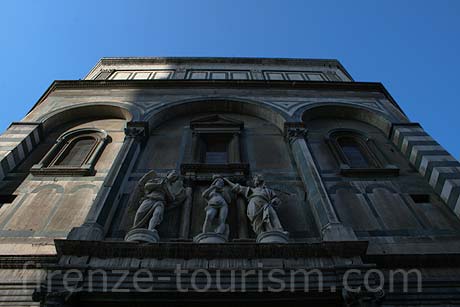 Ein detail bei baptisterium florenz foto