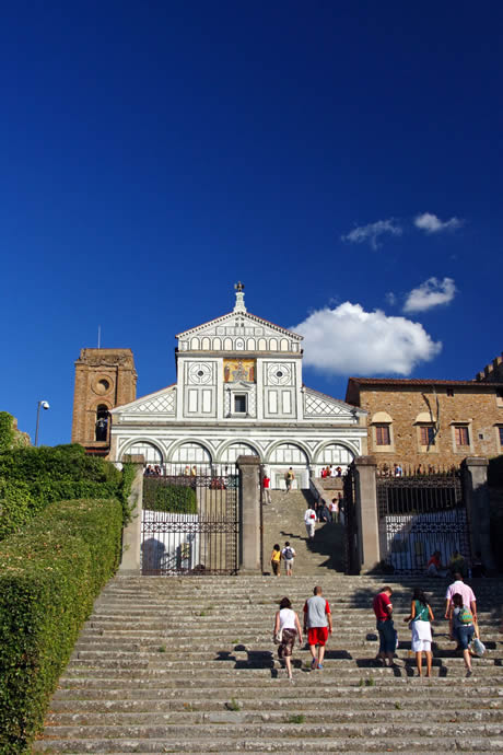 Basilica di San Miniato al Monte sulle colline di Firenze foto