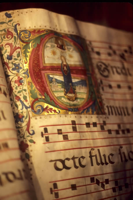 Manoscritto medievale in una biblioteca a Firenze foto