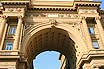 Триумфальная арка на площади Пьяцца делла Репубблика Флоренции